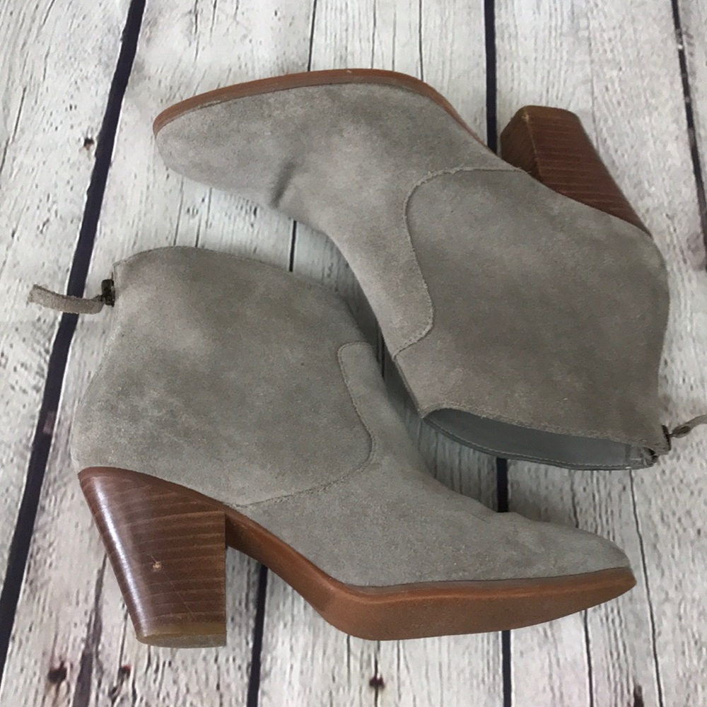 Tesori Gray Suede Zip Up Heeled Ankle Booties! - Picture 2 of 8